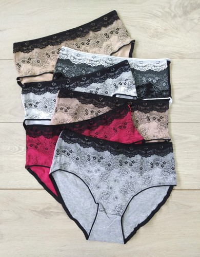 Majtki z nadrukiem i koronką Brenda.jpg