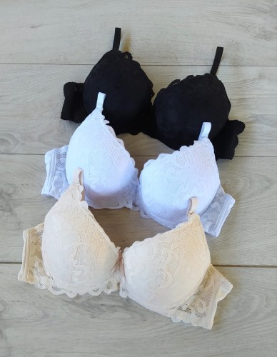 Klara biustonosz miseczka B push-up Ręka Adama.jpg