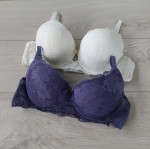 Lara biustonosz miseczka C z ozdobnym wycięciem