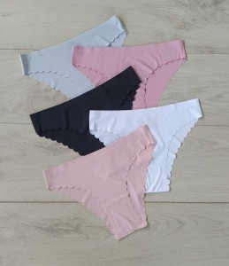 Karolina stringi bezszwowe