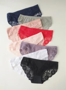 Dua majtki prążkowane z koronką