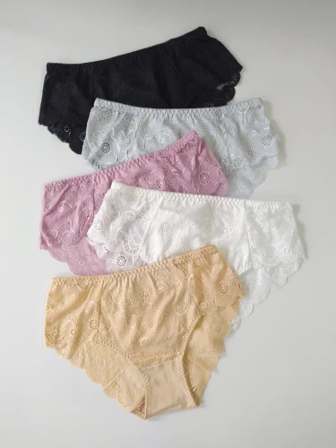 Gilda majtki bawełniane z nylonową koronką.jpeg