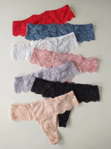 Kara Stringi koronkowe z paskiem primas.jpeg